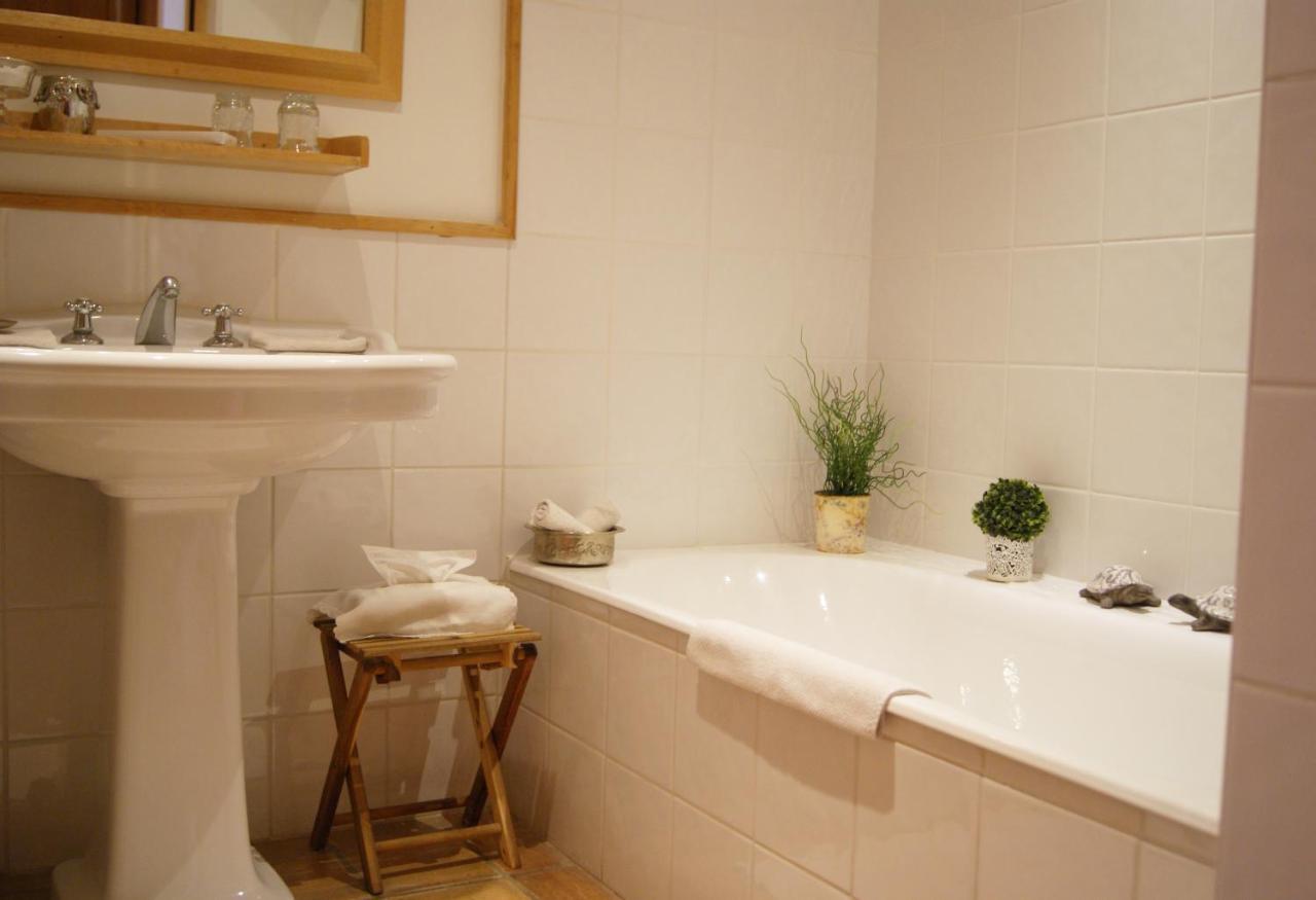 La Ferme De Gigognan Bed and Breakfast Avignon Eksteriør billede